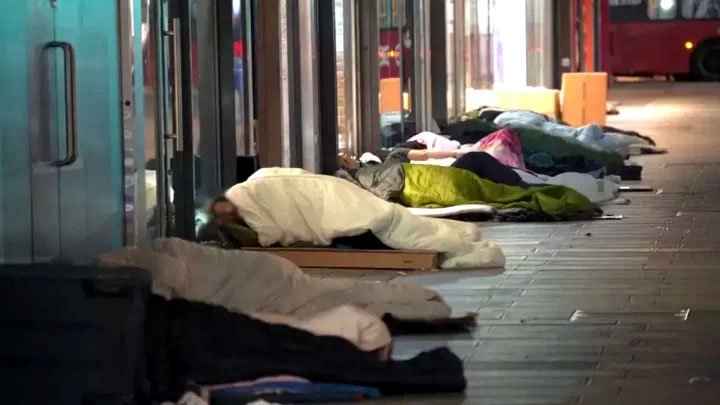 লন্ডনে বড়দিনে ফুটপাতে রাত কাটবে দেড় লক্ষাধিক মানুষের