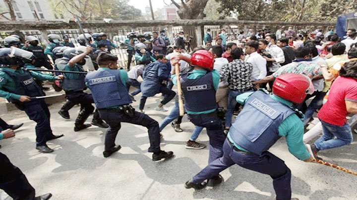 রিজভীর মিছিলে পুলিশের লাঠিচার্জের অভিযোগ
