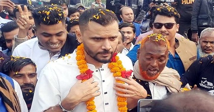 মাশরাফিসহ ৪ প্রার্থীকে জরিমানা