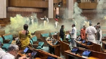 ভারতের সংসদ থেকে প্রায় ১০০ সদস্য বরখাস্ত