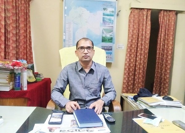 বড়লেখা থানায় নতুন ওসি সঞ্জয় চক্রবর্তী’র যোগদান