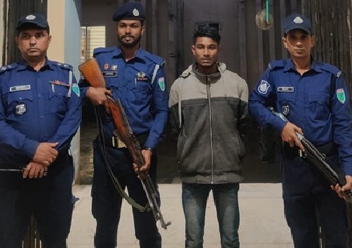 থানার ভ্যান্টিলেটর ভেঙে পালানো রাসু গ্রেপ্তার