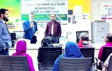 শ্রীমঙ্গলে ডেঙ্গু সচেতনতা বিষয়ক বুকলেট, মশারি ও স্প্রে বিতরণ