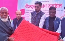 রিয়াছত এন্ড রবিউন মিয়া ফাউন্ডেশনের উদ্যোগে শতাধিক অসহায় দুস্থ মানুষের মধ্যে শীতবস্ত্র বিতরণ