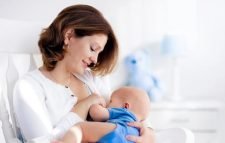 শিশুদের মায়ের দুধই সর্বোচ্চ পুষ্টিকর ও নিরাপদ খাবার