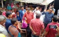 অগ্নিকাণ্ডে ক্ষতিগ্রস্ত পরিবারকে নগদ অর্থ সহায়তা প্রদান করেন ঝিনাইদহ-১ (শৈলকুপা) আসনের স্বতন্ত্র সংসদ সদস্য পদপ্রার্থী নজরুল ইসলাম দুলাল বিশ্বাস