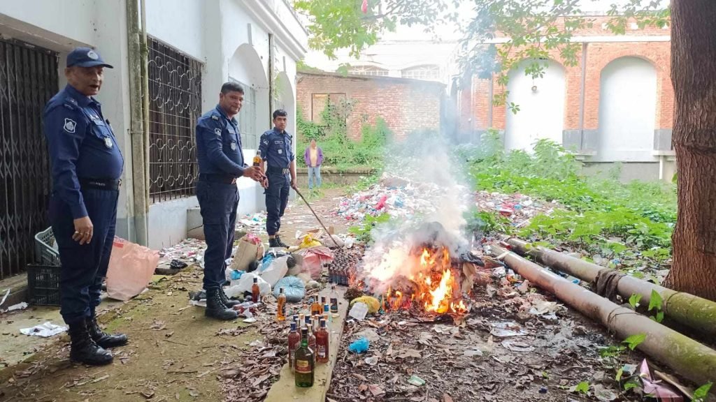 মৌলভীবাজারে নিষ্পত্তি হওয়া ২৬৪টি মামলার আলামত ধ্বংস