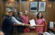 মৌলভীবাজারে মনোনয়নপত্র জমা দিলেন জেলা ওয়ার্কার্স পার্টির কমরেড তাপস ঘোষ।