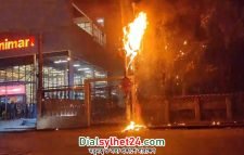 অল্পের জন্য রক্ষা পেল আম্বরখানা