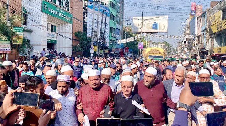 সরকার নির্বাচনের নামে কিছু জোকারদের দিয়ে সার্কাস করছে : মুক্তাদির