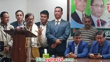 সরকার সংকটের মধ্যে আছে: মান্না