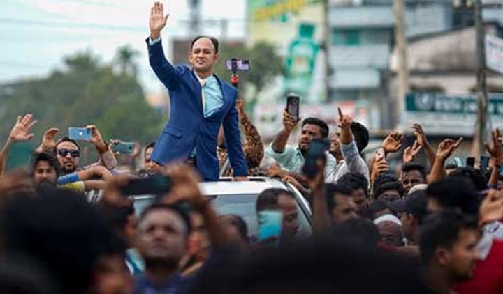 ৫০ বছরের ইতিহাস ভেঙে দেন ব্যারিস্টার সুমন