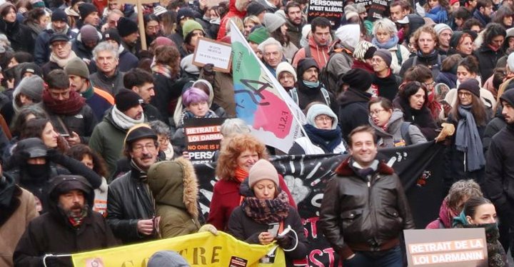 নতুন অভিবাসন আইন বাতিলের দাবিতে ফ্রান্সজুড়ে বিক্ষোভ