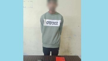 হোটেল অনুরাগ থেকে বিদেশি পিস্তলসহ তরুণ আটক