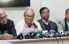 মনে হচ্ছে সরকার ধাওয়া খেয়ে প্রাণ বাঁচাতে দৌড়াচ্ছে: রিজভী