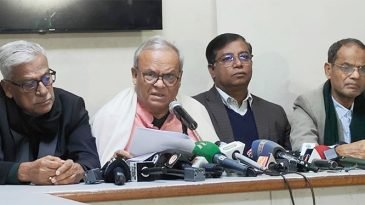 মনে হচ্ছে সরকার ধাওয়া খেয়ে প্রাণ বাঁচাতে দৌড়াচ্ছে: রিজভী