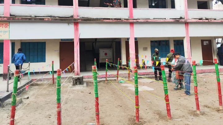 স্বল্প ভোটার উপস্থিতি নজরে পড়েছে বিদেশি পর্যবেক্ষকদের