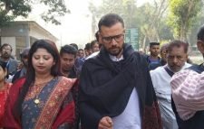 বিপুল ভোটে মাশরাফির জয়