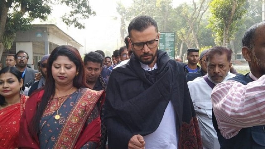 বিপুল ভোটে মাশরাফির জয়