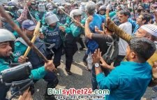 গণতন্ত্র মঞ্চের মিছিলে পুলিশের লাঠিচার্জ