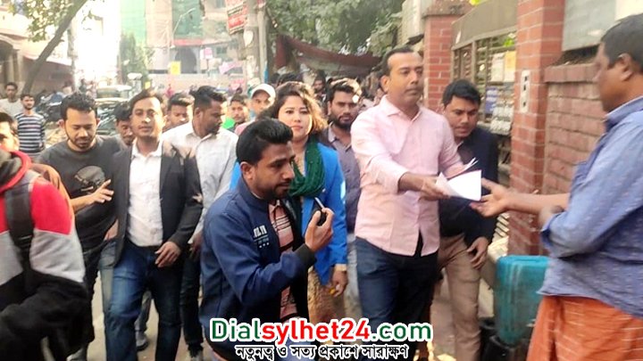 রাজধানীতে ছাত্রদলের লিফলেট বিতরণ