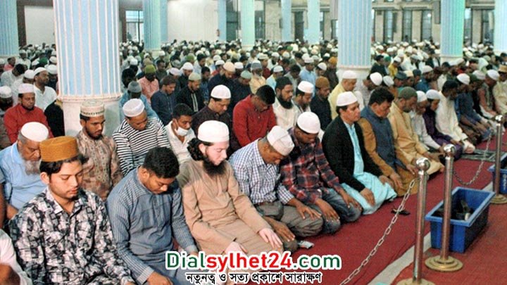 সিলেটে ‘ভাগ্যের রজনীতে’ ইবাদত-বন্দেগিতে মশগুল মুসল্লিরা