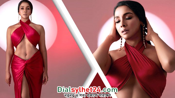 মাঘের শেষে উত্তাপ ছড়ালেন রুনা খান