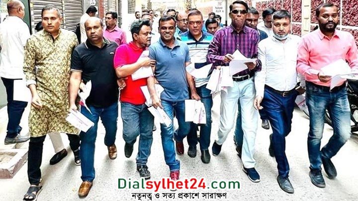 দ্রব্যমূল্যের ঊর্ধ্বগতির প্রতিবাদে যুবদলের লিফলেট বিতরণ