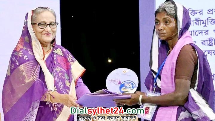 ‘সফল জননী’ হিসেবে শ্রেষ্ঠ জয়িতার সম্মাননা পেলেন চা শ্রমিক কমলি রবিদাস