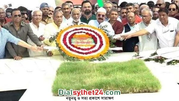 জিয়াউর রহমানের সমাধিতে বিএনপির শ্রদ্ধা