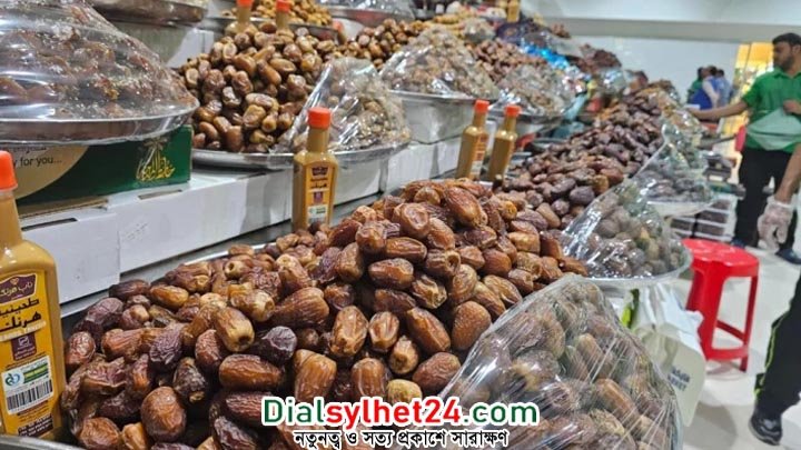 রোজার আগে আরব আমিরাতে খেজুরের দাম কমে অর্ধেক