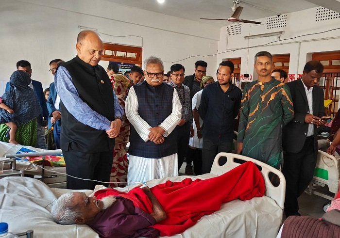 সিলেটে হাসপাতালে গিয়ে চিকিৎসককে পেলেন না স্বাস্থ্যমন্ত্রী, বরখাস্তের নির্দেশ