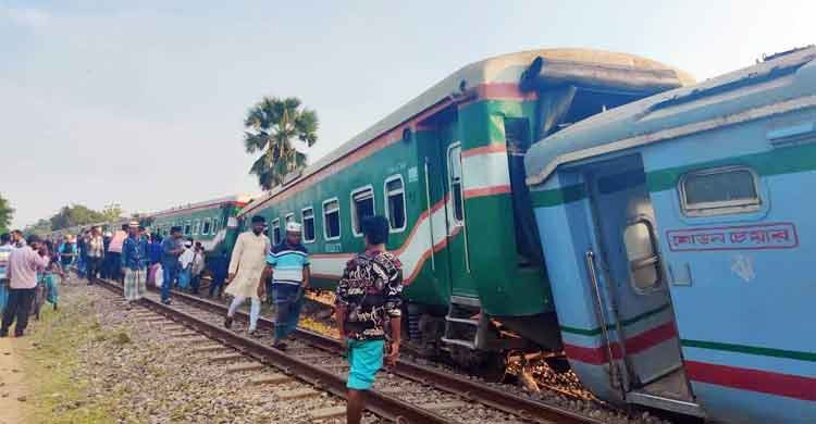 ৬ ঘণ্টায় উদ্ধার হয়নি একটি বগিও