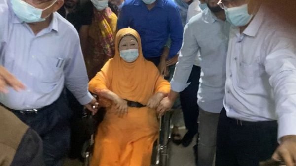নিবিড় পর্যবেক্ষণে খালেদা জিয়া : চিকিৎসক