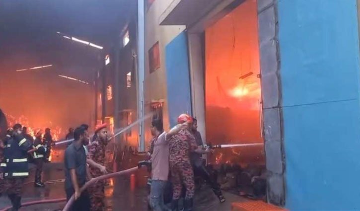 খুলনায় পাটকলে আগুন, নিয়ন্ত্রণে ৮ ইউনিট