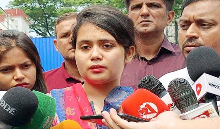 বাবা হত্যার বিচার চান ছোট মেয়ে ডোরিন