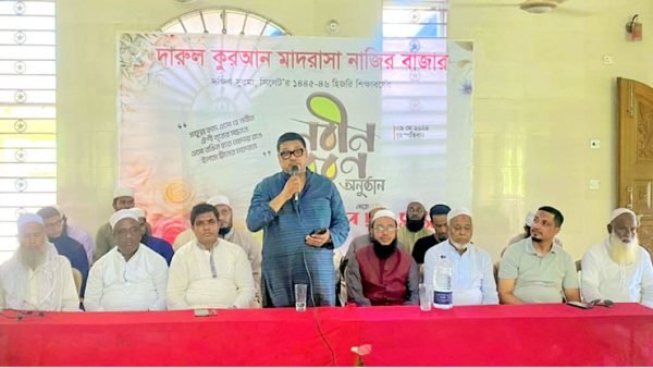 যুক্তরাজ্য প্রবাসী মো.মুজিবুর রহমানকে নাজিরবাজার মাদরাসা’র সংবর্ধনা