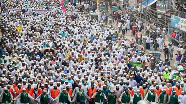 সরকার দুর্নীতির বিরুদ্ধে কথা বলে অথচ তারাই দুর্নীতি লালন করে :  চরমোনাই পীর