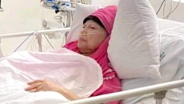 শারীরিক অবস্থা অনুকূলে থাকলে রোববার লন্ডন যাচ্ছেন খালেদা জিয়া