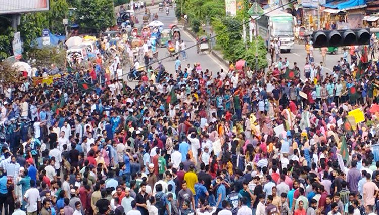 শাহবাগে শিক্ষার্থীদের সড়কও অবরোধ সমাবেশ ও অবস্থান কর্মসূচি