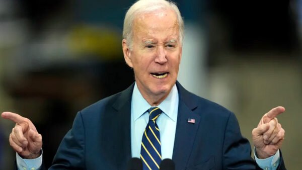 অবশেষে নির্বাচন থেকে সরে দাড়ালেন জো বাইডেন