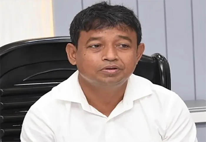 হারুন ও তার স্ত্রীর বিদেশ যাত্রায় নিষেধাজ্ঞা