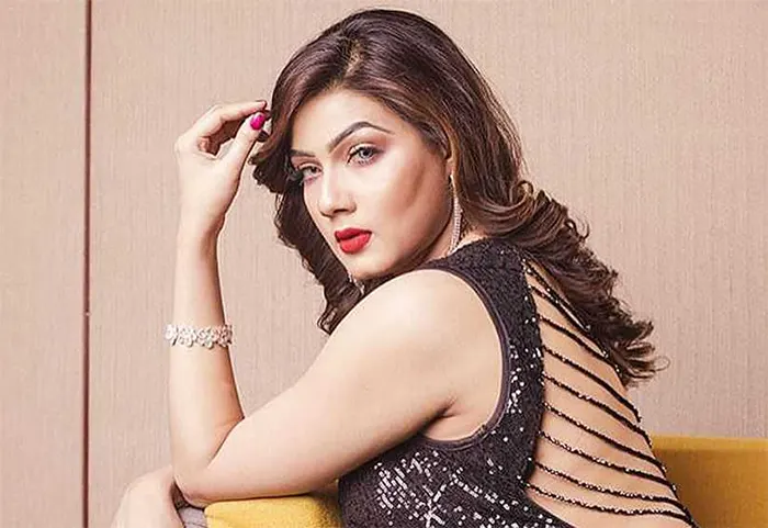 বিমানবন্দরে মাহিকে দেড় ঘণ্টা জিজ্ঞাসাবাদ