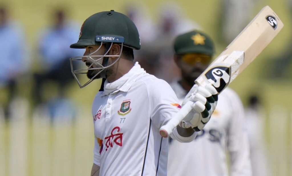 ২ উইকেট তুলে শেষ বেলাও রাঙিয়ে রাখলো বাংলাদেশ