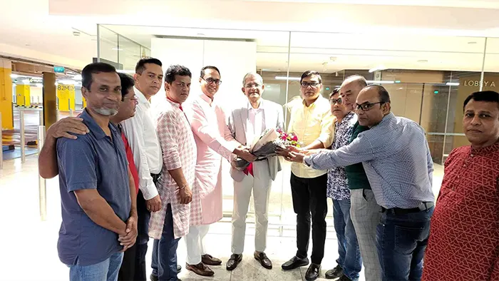 সিঙ্গাপুর পৌঁছেছেন মির্জা ফখরুল ইসলাম