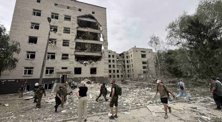 রুশ ক্ষেপণাস্ত্র হামলায় ইউক্রেনে নিহত ৫১