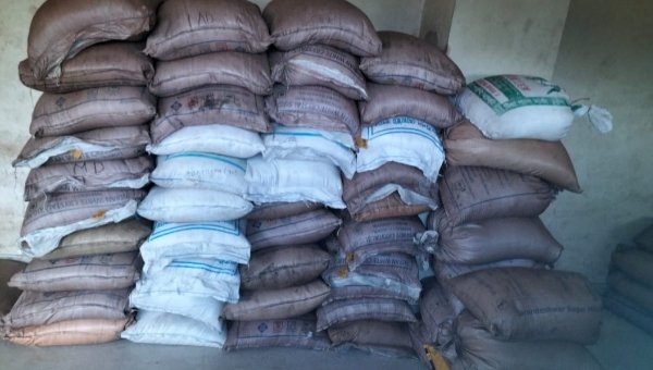 সিলেটে পৌনে তিন লাখ টাকার চোরাই চিনিসহ আটক ৩