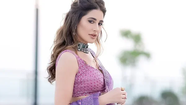 বিরতি ভেঙে নার্গিস