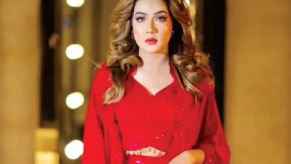 কোন পথে হাটঁছেন  মাহিয়া মাহি