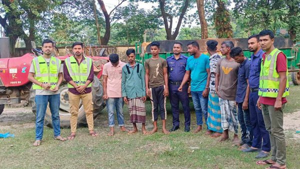 সিলেটের কোম্পানীগঞ্জে  শাহ আরেফিন টিলায় পুলিশের অভিযানে আটক ৭